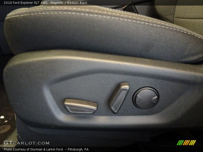 Magnetic / Medium Black 2019 Ford Explorer XLT 4WD