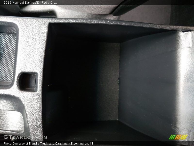 Red / Gray 2016 Hyundai Elantra SE