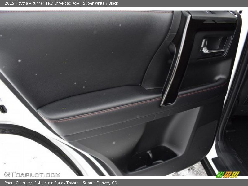 Super White / Black 2019 Toyota 4Runner TRD Off-Road 4x4