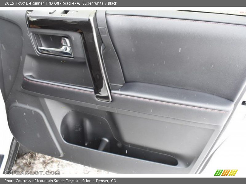 Super White / Black 2019 Toyota 4Runner TRD Off-Road 4x4