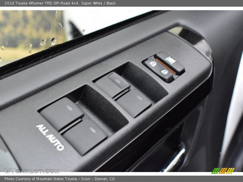 Super White / Black 2019 Toyota 4Runner TRD Off-Road 4x4