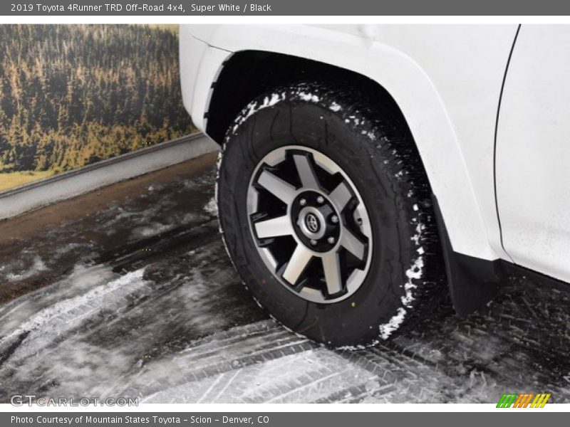 Super White / Black 2019 Toyota 4Runner TRD Off-Road 4x4