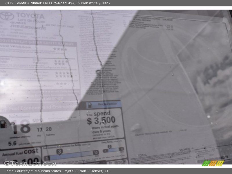 Super White / Black 2019 Toyota 4Runner TRD Off-Road 4x4