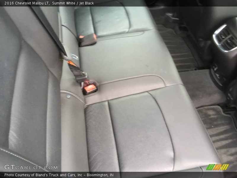 Summit White / Jet Black 2016 Chevrolet Malibu LT