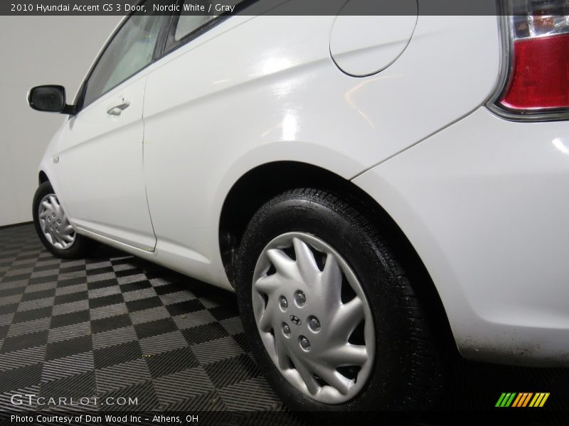 Nordic White / Gray 2010 Hyundai Accent GS 3 Door