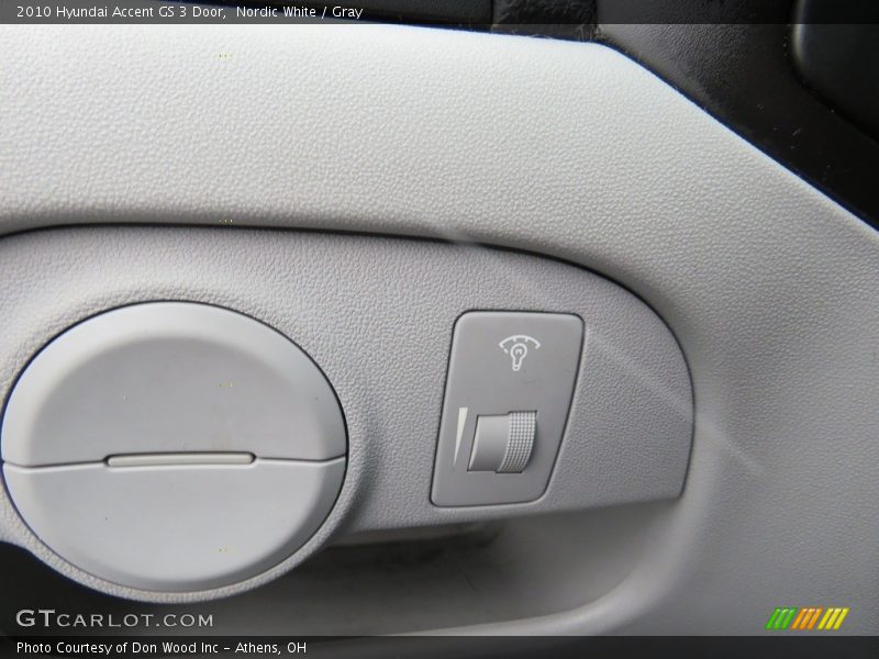 Nordic White / Gray 2010 Hyundai Accent GS 3 Door