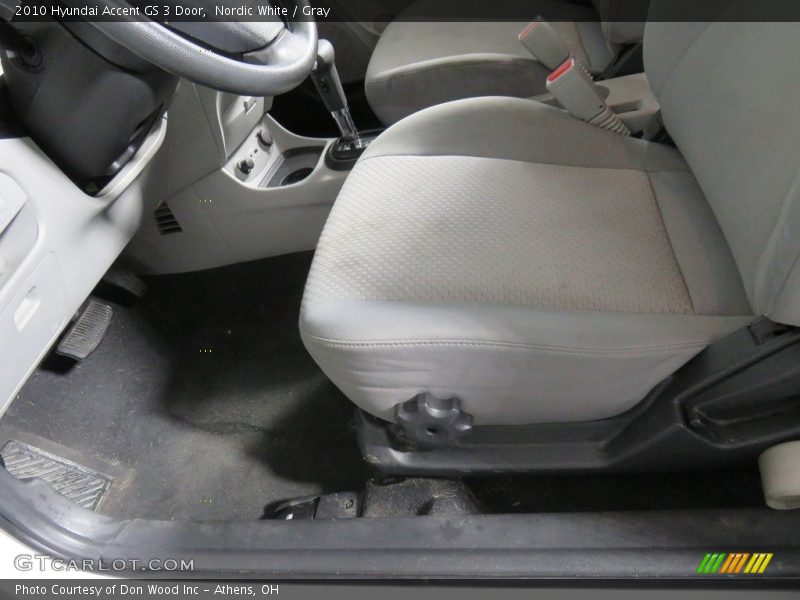 Nordic White / Gray 2010 Hyundai Accent GS 3 Door