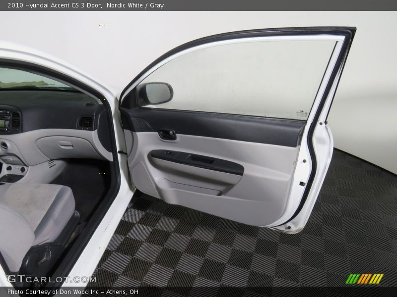 Nordic White / Gray 2010 Hyundai Accent GS 3 Door