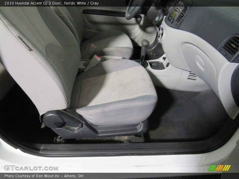 Nordic White / Gray 2010 Hyundai Accent GS 3 Door