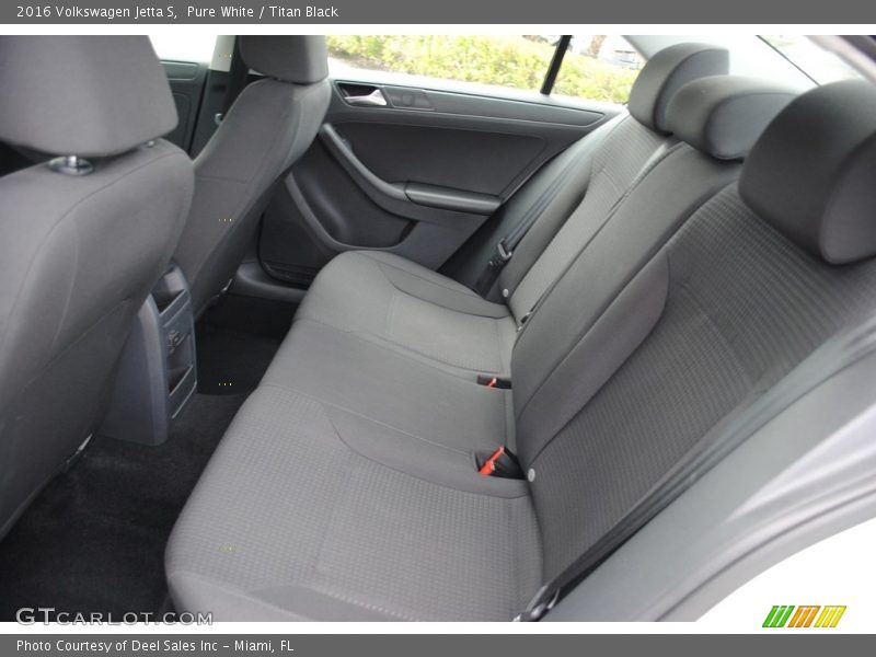 Pure White / Titan Black 2016 Volkswagen Jetta S