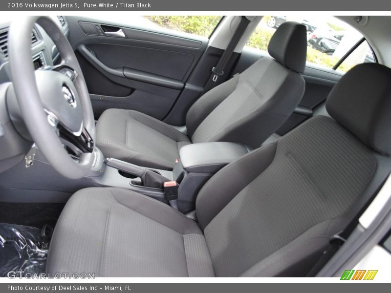 Pure White / Titan Black 2016 Volkswagen Jetta S