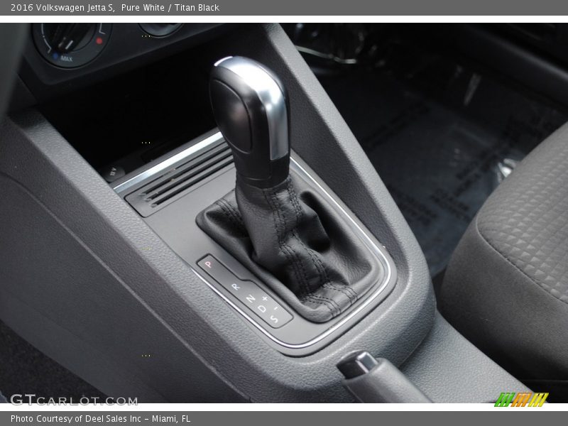 Pure White / Titan Black 2016 Volkswagen Jetta S