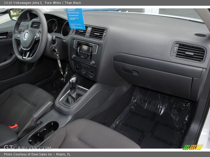 Pure White / Titan Black 2016 Volkswagen Jetta S
