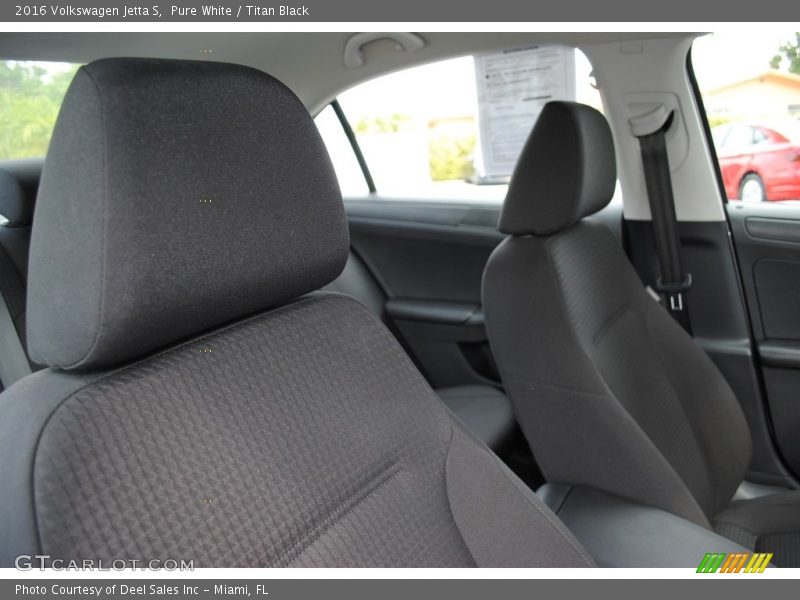 Pure White / Titan Black 2016 Volkswagen Jetta S