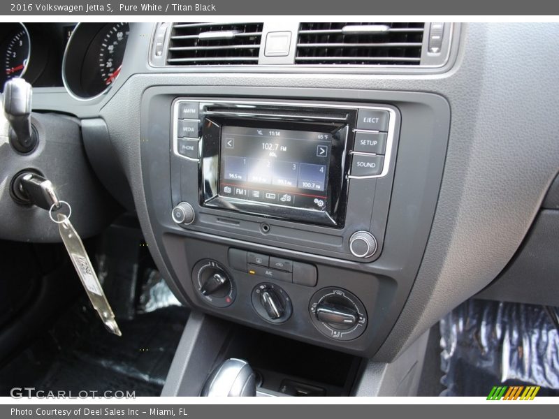 Pure White / Titan Black 2016 Volkswagen Jetta S