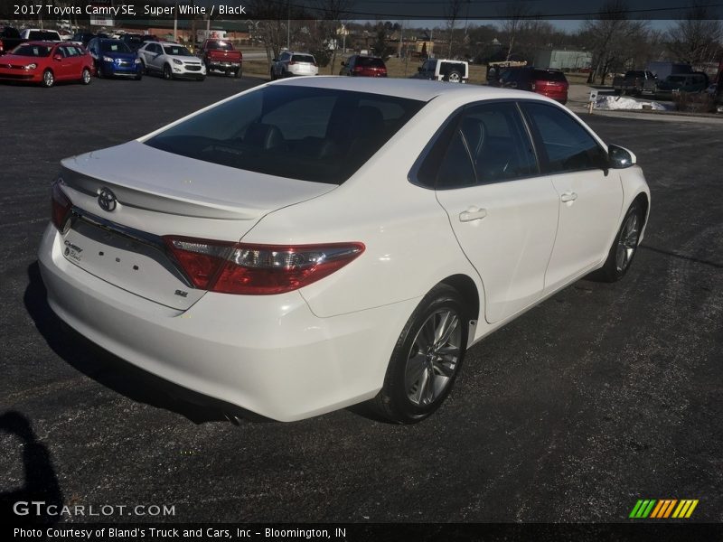 Super White / Black 2017 Toyota Camry SE