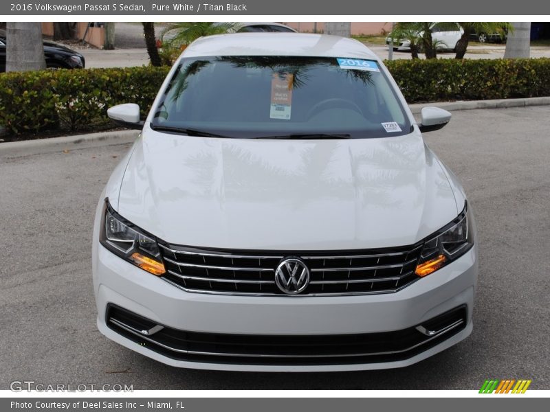 Pure White / Titan Black 2016 Volkswagen Passat S Sedan