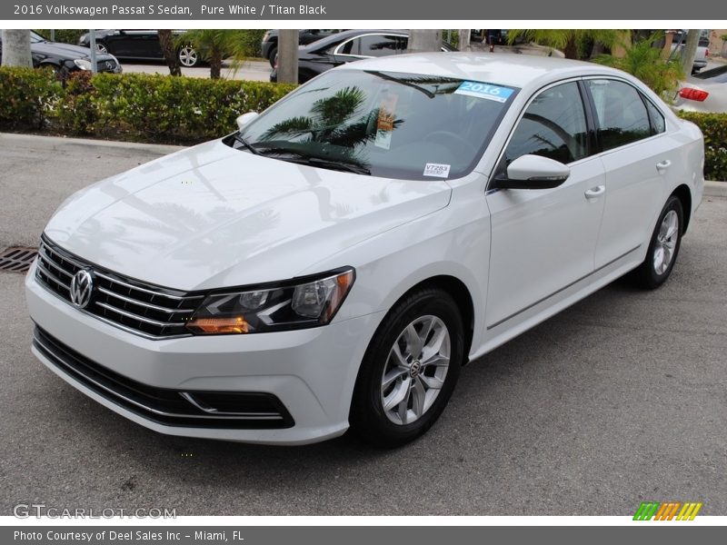 Pure White / Titan Black 2016 Volkswagen Passat S Sedan