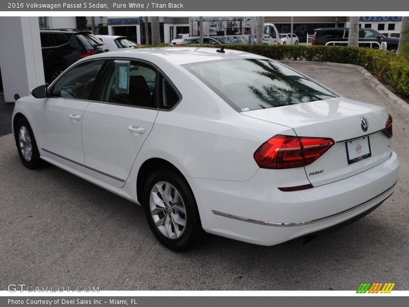 Pure White / Titan Black 2016 Volkswagen Passat S Sedan