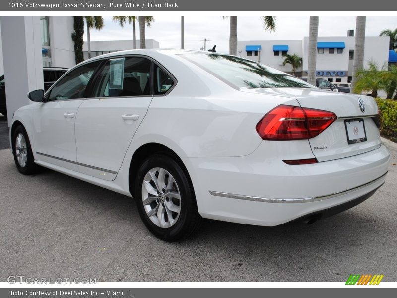Pure White / Titan Black 2016 Volkswagen Passat S Sedan