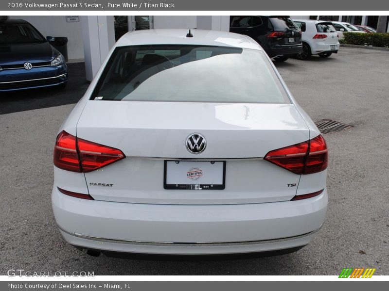 Pure White / Titan Black 2016 Volkswagen Passat S Sedan