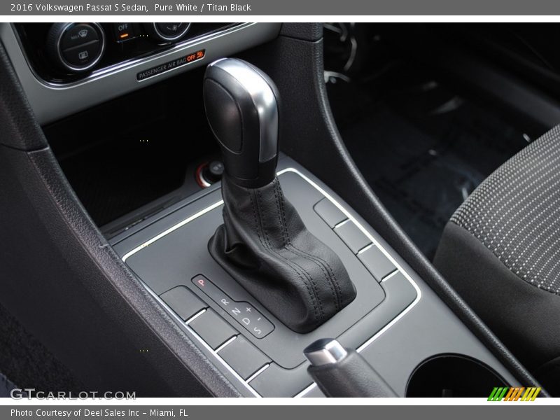 Pure White / Titan Black 2016 Volkswagen Passat S Sedan
