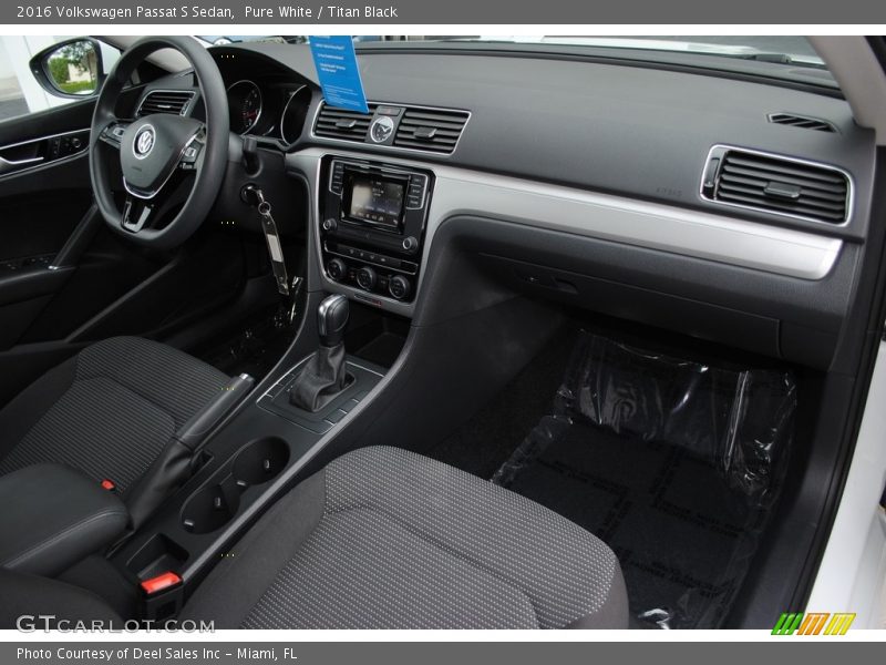 Pure White / Titan Black 2016 Volkswagen Passat S Sedan