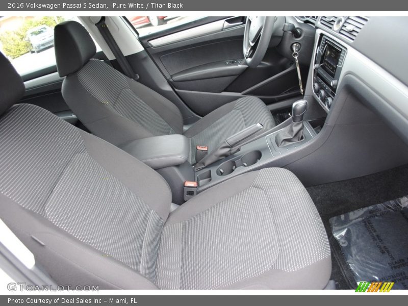 Pure White / Titan Black 2016 Volkswagen Passat S Sedan