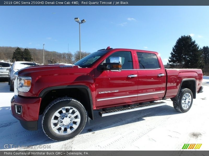 Front 3/4 View of 2019 Sierra 2500HD Denali Crew Cab 4WD