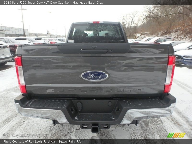 Magnetic / Earth Gray 2019 Ford F250 Super Duty XLT Crew Cab 4x4