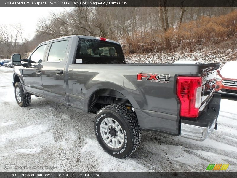 Magnetic / Earth Gray 2019 Ford F250 Super Duty XLT Crew Cab 4x4