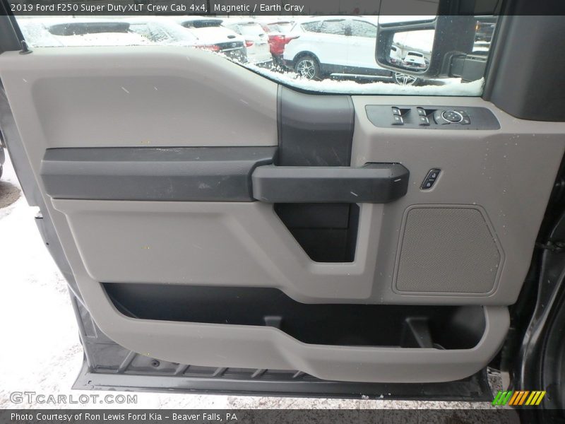 Door Panel of 2019 F250 Super Duty XLT Crew Cab 4x4