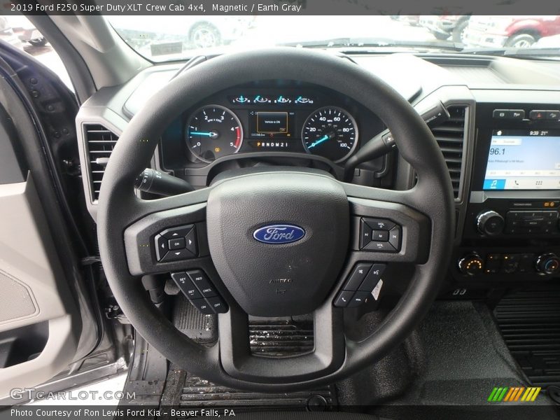  2019 F250 Super Duty XLT Crew Cab 4x4 Steering Wheel