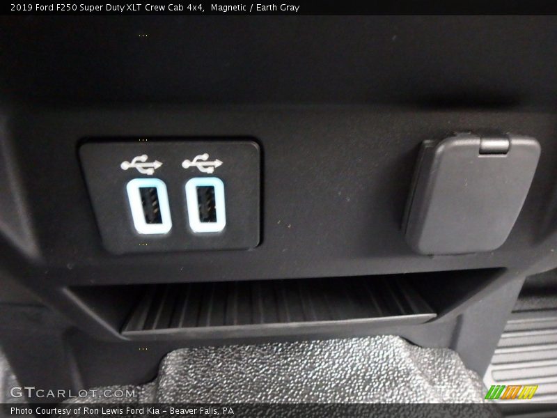 Magnetic / Earth Gray 2019 Ford F250 Super Duty XLT Crew Cab 4x4