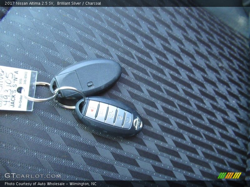 Brilliant Silver / Charcoal 2017 Nissan Altima 2.5 SV