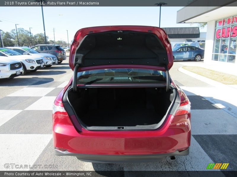 Ruby Flare Pearl / Macadamia 2018 Toyota Camry LE