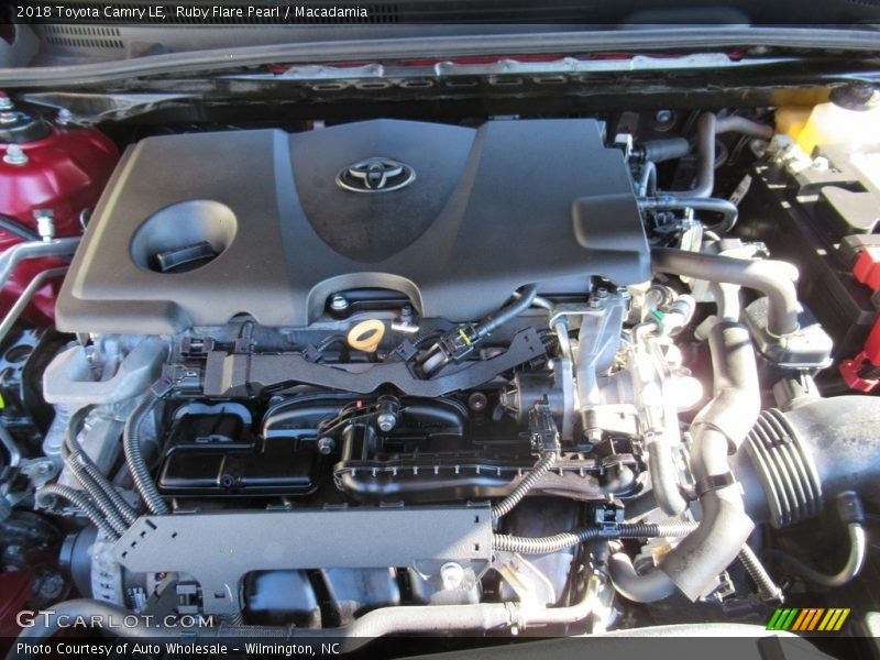 Ruby Flare Pearl / Macadamia 2018 Toyota Camry LE