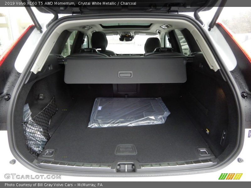  2019 XC60 T5 AWD Momentum Trunk
