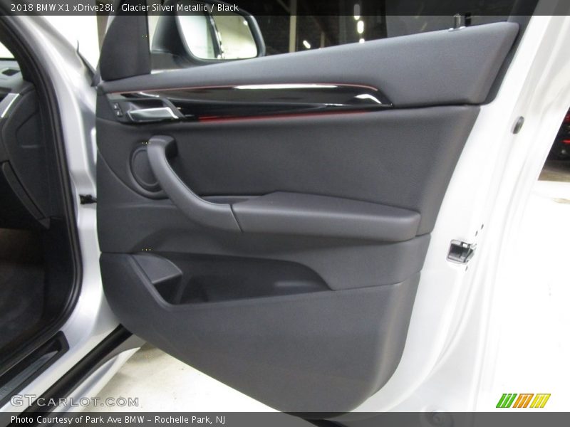 Glacier Silver Metallic / Black 2018 BMW X1 xDrive28i