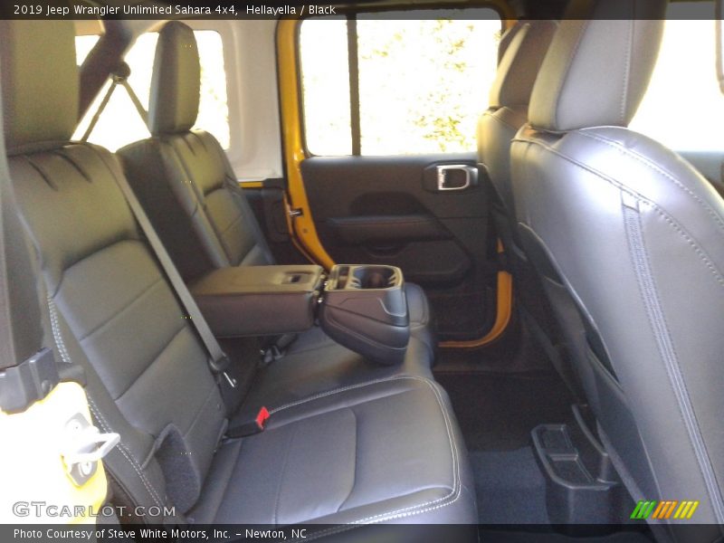 Hellayella / Black 2019 Jeep Wrangler Unlimited Sahara 4x4