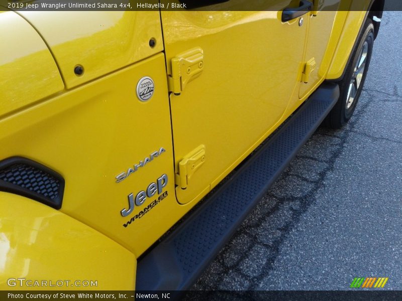 Hellayella / Black 2019 Jeep Wrangler Unlimited Sahara 4x4