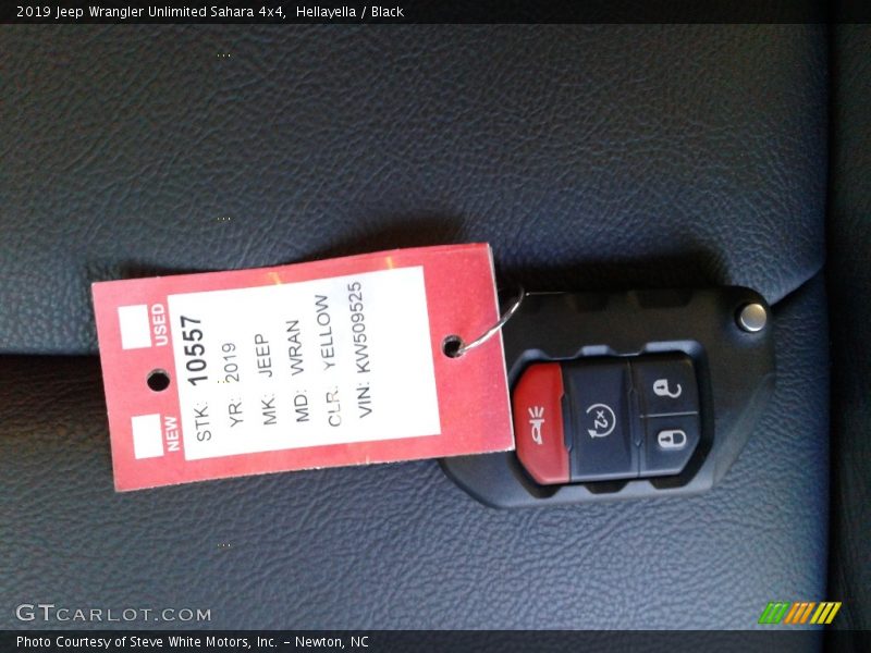 Hellayella / Black 2019 Jeep Wrangler Unlimited Sahara 4x4