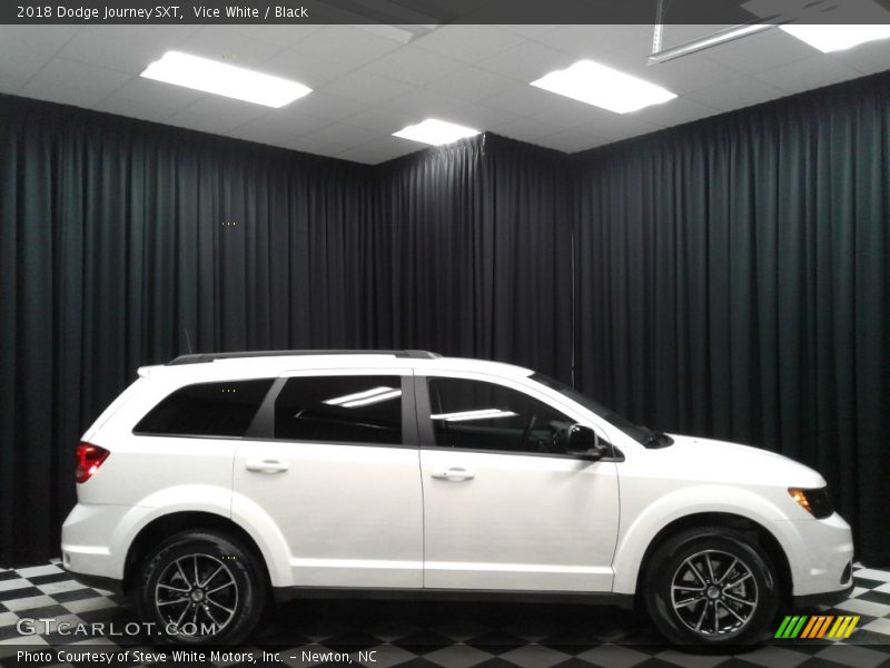 Vice White / Black 2018 Dodge Journey SXT