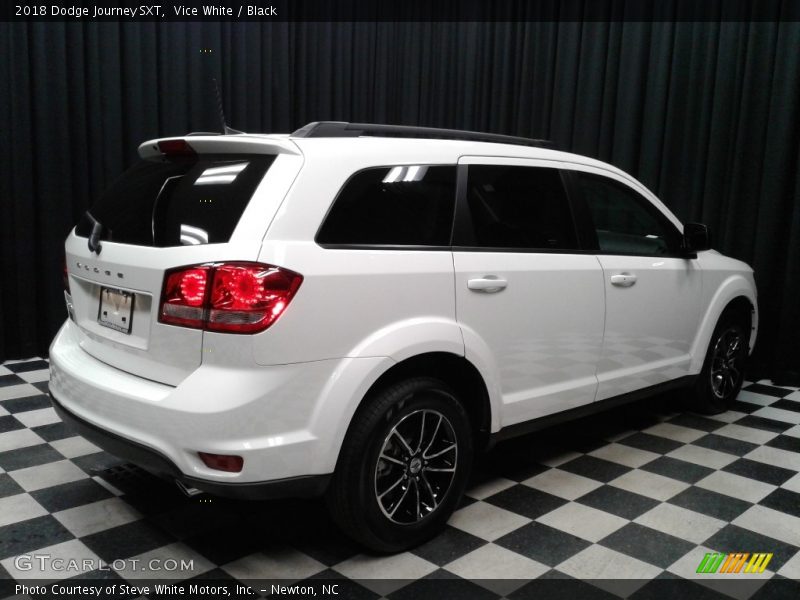 Vice White / Black 2018 Dodge Journey SXT