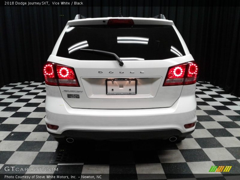 Vice White / Black 2018 Dodge Journey SXT