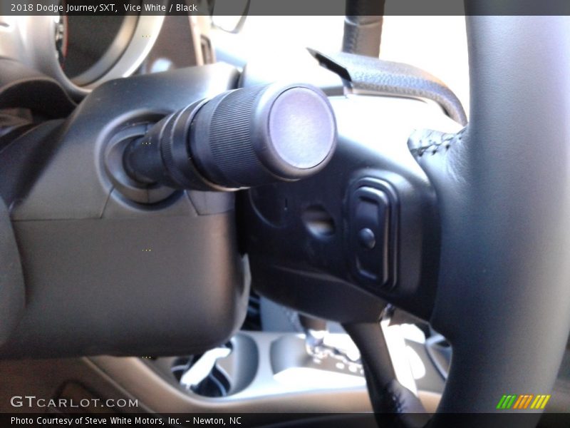 Vice White / Black 2018 Dodge Journey SXT