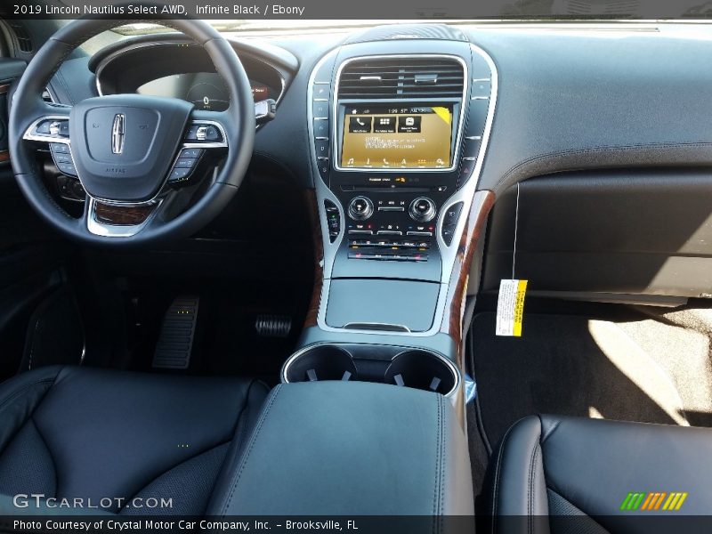 Dashboard of 2019 Nautilus Select AWD