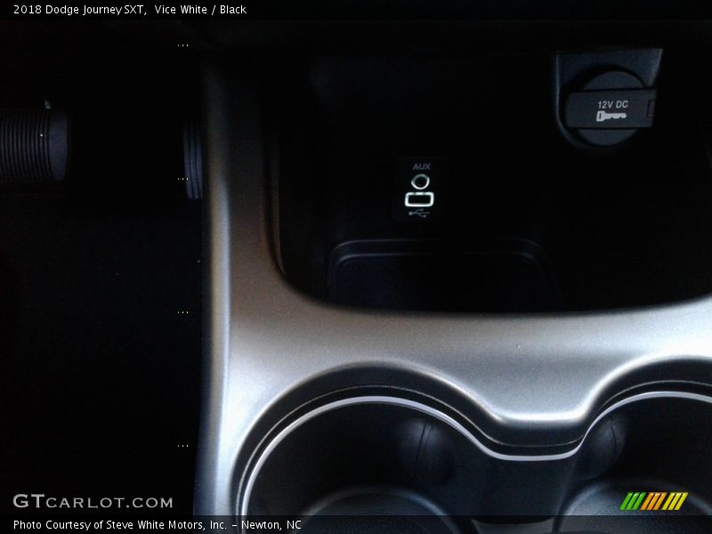 Vice White / Black 2018 Dodge Journey SXT