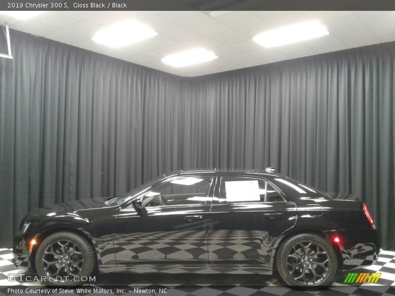 Gloss Black / Black 2019 Chrysler 300 S