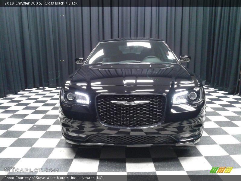 Gloss Black / Black 2019 Chrysler 300 S